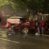 "Avaz" na licu mjesta / Prve fotografije i video s lica mjesta: Uznemirujući prizori, muškarca vade iz automobila