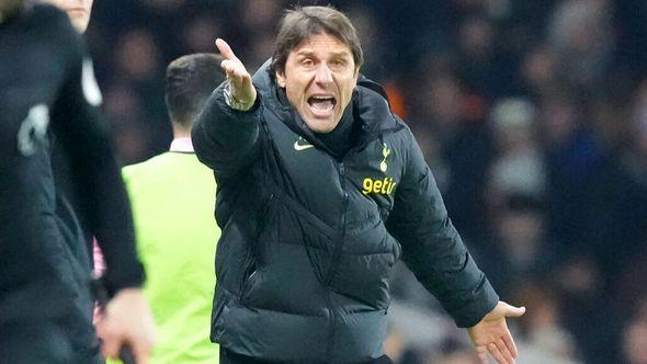 Tottenham's head coach Antonio Conte reacts during the English Premier League soccer match between Fulham and Tottenham Hotspur at the Craven Cottage Stadium in London - Avaz