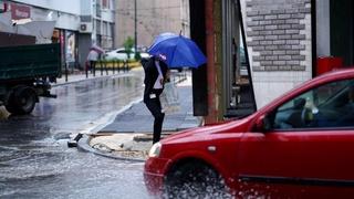 Jako nevrijeme pogodilo Sarajevo, saobraćaj usporen i otežan