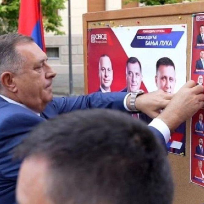 Dodik lijepio plakate u Banjoj Luci: "Očekujem fer i korektnu kampanju"