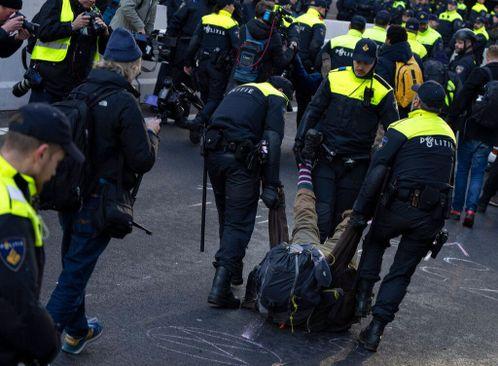 Demonstracije u Hagu - Avaz