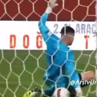 Video / Svi su pomislili da je Džeko postigao novi gol, a onda je uslijedio šok: Pogledajte situaciju iz drugog ugla